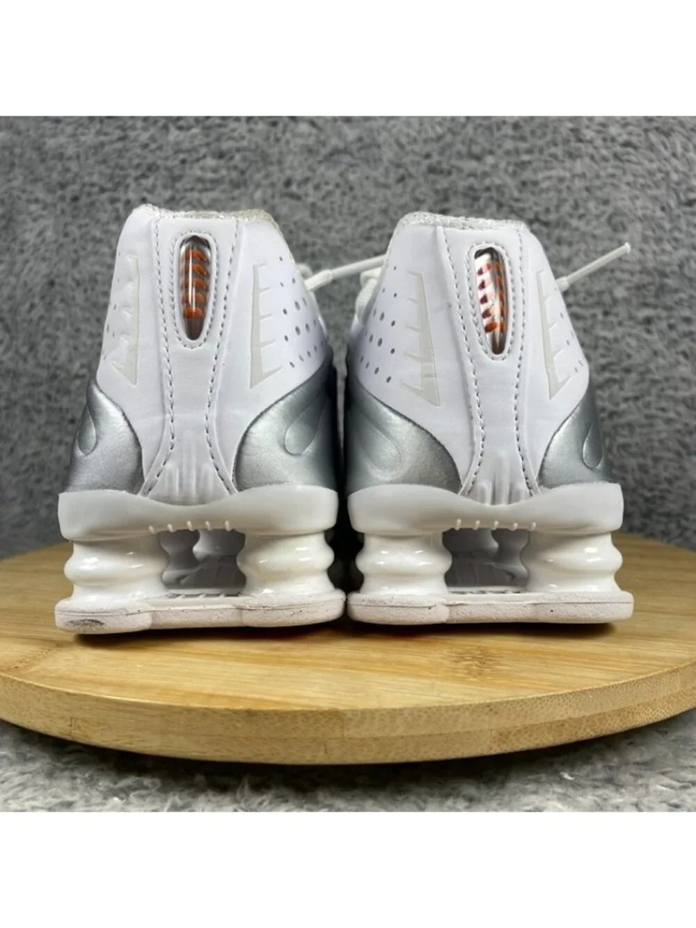 Nike Shox R4 White Metallic Silver Size 7 Women Sneakers AR3565-101